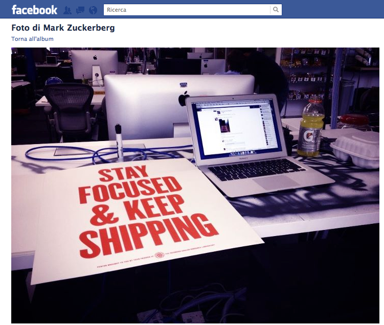 La scrivania di Zuckerberg dopo la IPO