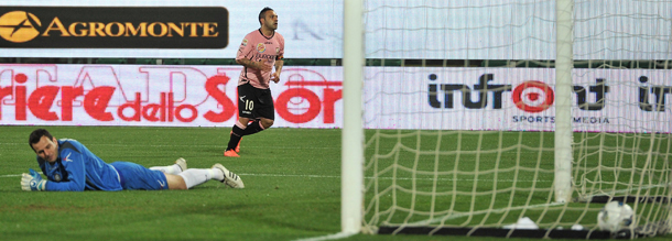 PALERMO, ITALY - MARCH 24: Fabrizio Miccoli (R) of Palermo scores the opening goal during the Serie A match between US Citta di Palermo and Udinese Calcio at Stadio Renzo Barbera on March 24, 2012 in Palermo, Italy. (Photo by Tullio M. Puglia/Getty Images)