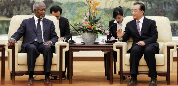 Kofi Annan con il premier cinese Wen Jiabao