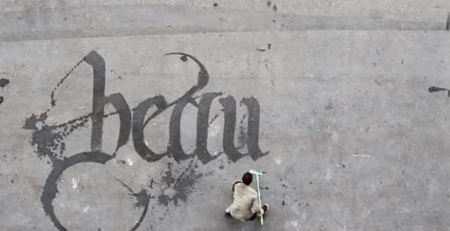Una calligrafia bellissima, anche con uno spazzolone