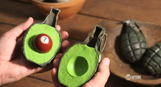 Guacamole di bombe, pongo, dadi e lampadine (il nuovo corto di PES)