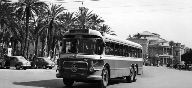 Â©Silvio Durante/Lapresse
Archivio storico
Palermo 18-04-1955
Palermo
nella foto: traffico di mezzi pubblici nella cittÃ  di Palermo
NEG- 73156