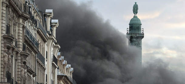 A cloud of black smoke envelops the Place VendÃme column, on March 8, 2012 in Paris, after a fire - which appears to have started in the nearby Hotel Ritz underground parking lot - has broken out. AFP PHOTO JOEL SAGET (Photo credit should read JOEL SAGET/AFP/Getty Images)