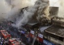 L'incendio nel mercato di Calcutta
