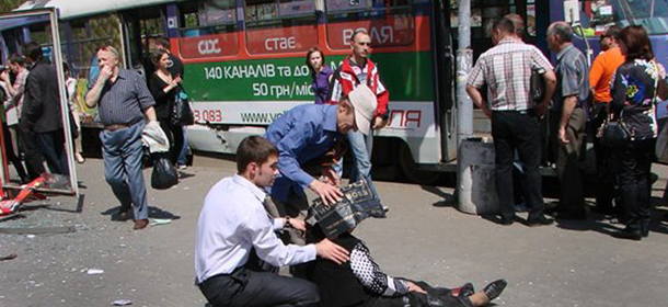 A man tires to help a woman injured by one of the blasts in the eastern Ukrainian city of Dnipropetrovsk, on April 27, 2012. A third blast in Dnipropetrovsk injured three after another twelve people were wounded in twin explosions in the city earlier today, an emergencies ministry official told AFP. AFP PHOTO / MOST-DNEPR (Photo credit should read STR/AFP/GettyImages)