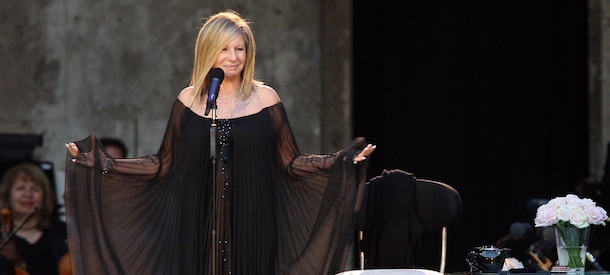 BERLIN - JUNE 30: American singer Barbra Streisand performs at the Waldbuehne on June 30, 3007 in Berlin, Germany. (Photo by Sean Gallup/Getty Images) *** Local Caption *** Barbra Streisand