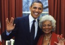 Barack Obama fa il saluto vulcaniano con Nichelle Nichols