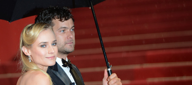 Member of the jury, German actress Diane Kruger and partner US actor Joshua Jackson arrive under heavy rain for the screening of "Amour" (Love) presented in competition at the 65th Cannes film festival on May 20, 2012 in Cannes. AFP PHOTO / ANNE-CHRISTINE POUJOULAT (Photo credit should read ANNE-CHRISTINE POUJOULAT/AFP/GettyImages)