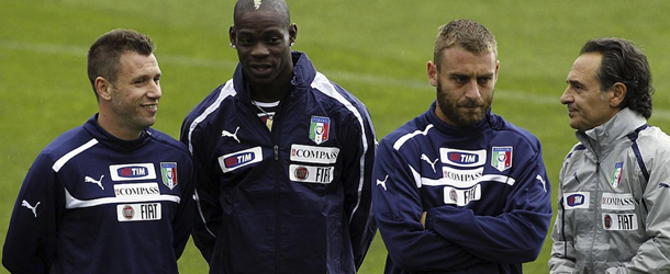 From left, Antonio Cassano, Mario Balotelli and Daniele De Rossi listen to coach Cesare Prandelli during a training session of the Italian national soccer team at the Coverciano sports center, near Florence, Italy, Monday, May 21, 2012. (AP Photo/Fabrizio Giovannozzi)
