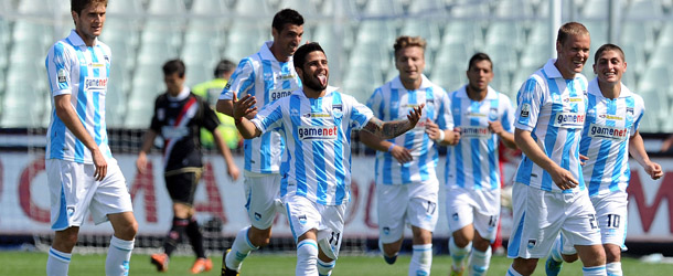 PESCARA, ITALY - MAY 01: Lorenzo Insigne (3rd L) of Pescara celebrates after scoring the opening goal during the Serie B match between Pescara Calcio and Vicenza Calcio at Adriatico Stadium on May 1, 2012 in Pescara, Italy. (Photo by Giuseppe Bellini/Getty Images)