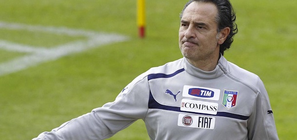 Italy's coach Cesare Prandelli leads a training session at the Coverciano sports center, near Florence, Italy, Saturday, May 26, 2012. (AP Photo/Fabrizio Giovannozzi)