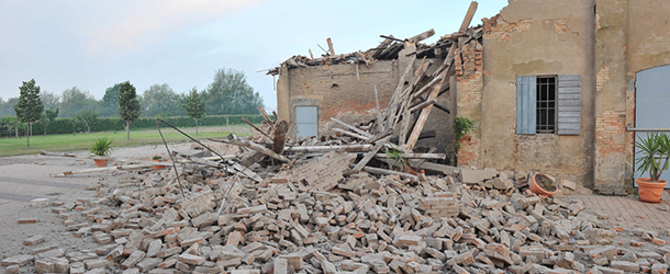 Foto Alessandro Fiocchi - LaPresse
20 05 2012 Modena ( Italia )
Cronaca 
Terremoto a Modena e Finale Emilia
Nella Foto i danni del terremoto 

Photo Alessandro Fiocchi - LaPresse
20 05 2012 Modena ( Italia )
earthquake in Modena 
In The oic earthquake damage