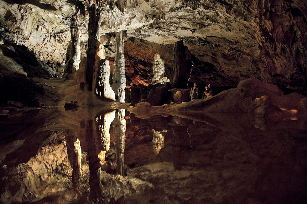 Подземное царство 4 буквы. На подземное царство северное. Подземное царство фото. Ра спускается в подземное царство. Подземное царство 4 буквы.