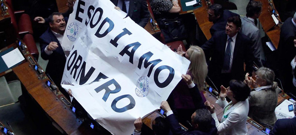 Una protesta della Lega Nord contro l'allora ministra Elsa Fornero in Parlamento. (Roberto Monaldo / LaPresse)