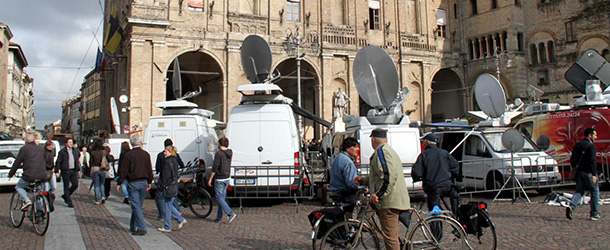 LaPresse21-05-2012 Parma, ItaliaPoliticaFederico Pizzarotti Ã¨ sindaco di ParmaNella foto: cittadini in attesa dei risultati