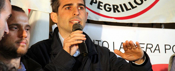 LaPresse21-05-2012 Parma, ItaliaPoliticaFederico Pizzarotti Ã¨ sindaco di ParmaNella foto: il neo Sindaco parla ai cittadini