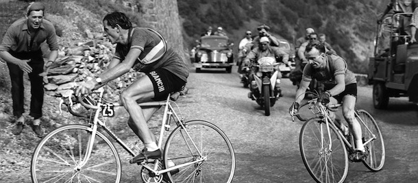 Fausto Coppi of Italy leads the pack ahead of Jean Robic of France on his way to win the 10th stage of the Tour de France cycling race from Lausanne to L'Alpe d'Huez, July 4, 1952. Coppi later won the Tour de France 1952. (AP Photo) ----- Der Italiener Fausto Coppi uebernimmt waehrend des Aufstiegs nach Alpe d'Huez bei der Tour de France 1952 vor dem Franzosen Robic die Fuehrung. Coppi gewinnt die Tour de France 1952. (AP Photo)