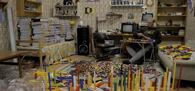 Dividere per colore e forma 65000 pezzi di Lego