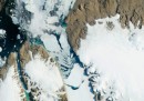 Il distacco di un grande iceberg in Groenlandia