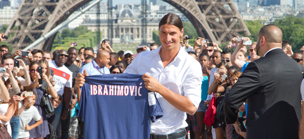 PARIS, FRANCE - JULY 18: Zlatan Ibrahimovic attends a Paris Saint-Germain photocall after signing for the club, at Trocadero on July 18, 2012 in Paris, France. on July 18, 2012 in Paris, France. (Photo by Marc Piasecki/Getty Images)