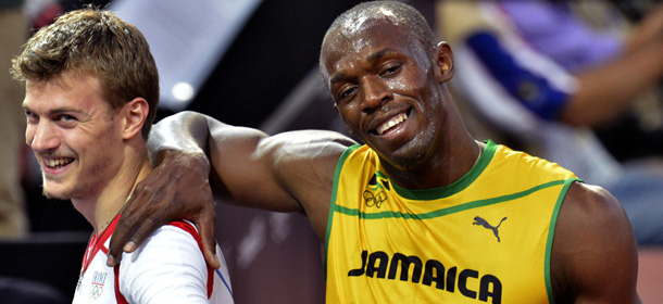 Il giamaicano Usain Bolt e il francese Christophe Lemaitre dopo la semifinale dei 200 (AP Photo/Martin Meissner)