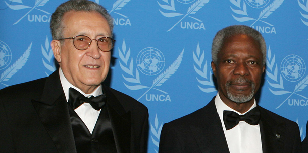 NEW YORK - DECEMBER 3: (L-R) Honoree Lakhdar Brahimi, UN Secretary General Kofi Annan, Honoree Hans Blix and Director Sidney Pollack attend the United Nations Correspondents Association 2005 UNCA Awards Dinner on December 3, 2004 in New York City. (Photo by Peter Kramer/Getty Images)