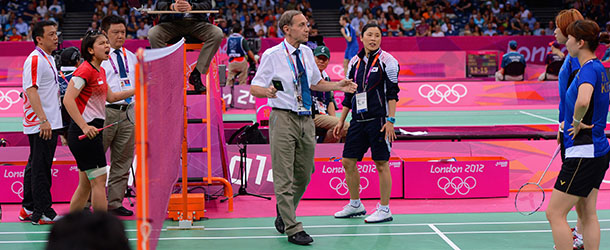 LONDON, ENGLAND - JULY 31: An official threatens Greysia Polii and Meiliana Jauhari of Indonesia and Jung Eun Ha and Min Jung Kim of Korea with a 'black card' disqualification in their Women's Doubles Badminton on Day 4 of the London 2012 Olympic Games at Wembley Arena on July 31, 2012 in London, England. (Photo by Michael Regan/Getty Images)