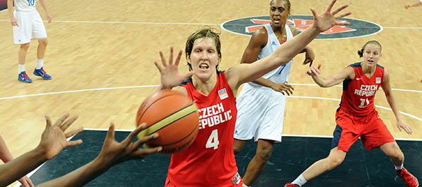 Czech forward Jana Vesela fights for the ball during the women's quarter final basketball match France vs Czech Republic at the London 2012 Olympic Games on August 7, 2012 at the basketball arena in London. FRance won 71 - 68. AFP PHOTO POOL/ MARK RALSTON (Photo credit should read MARK RALSTON/AFP/GettyImages)