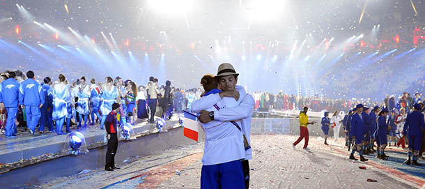 Two French athletes hug during the athletes parade at the closing ceremony of the 2012 London Olympic Games in London on August 12, 2012. Rio de Janeiro will host the 2016 Olympic Games. AFP PHOTO / LEON NEAL (Photo credit should read LEON NEAL/AFP/GettyImages)