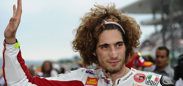 Italian Marco Simoncelli of Honda waves at the end of the MotoGP qualification practice of the Italian Grand Prix at Mugello track on July 2, 2011. Australian Casey Stoner of Honda took pole position ahead of USA&#8217;s Ben Spies of Yamaha and Simoncelli . AFP PHOTO / VINCENZO PINTO (Photo credit should read VINCENZO PINTO/AFP/Getty Images)
