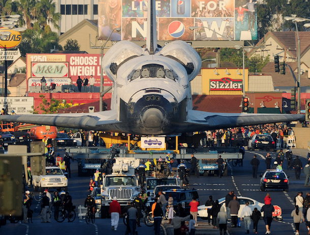 Lo Shuttle per le strade di Los Angeles, in time-lapse