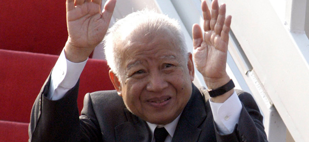 Cambodia&#8217;s King Norodom Sihanouk waves at Phnom Penh airport prior to his departure for China Monday, Jan. 19, 2004. Sihanouk left for Beijing on Monday for medical treatment, imploring his country&#8217;s political parties to settle their differences and end a stalemate that has held up the formation of a new government for six months. (AP Photo/Nathan Dexter)
