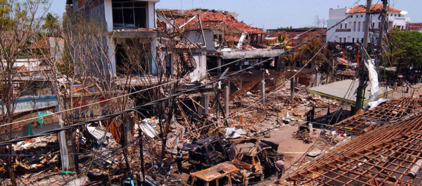 DENPASAR, BALI, INDONESIA &#8211; OCTOBER 16: A view of the bomb blast site on October 16, 2002 in Denpasar, Bali, Indonesia. The blast occurred in the popular tourist area of Kuta on October 12, leaving more than 180 people dead and 132 injured, with the death toll expected to rise. (Photo by Edy Purnomo/Getty Images)

