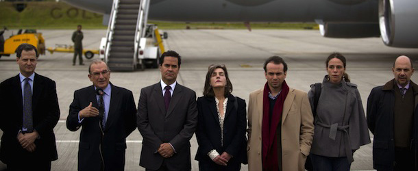 Colombia&#8217;s government head of negotiators Humberto de la Calle (2ndL), speaks next to the delegation members prior to boarding a plane to Oslo, Norway, where landmark peace talks with leftist Revolutionary Armed Forces of Colombia (FARC) rebels are due to take place, at a military airport in Bogota, Colombia, on October 16, 2012. Fledgling peace talks between Colombia&#8217;s FARC rebels and the government which are aimed at ending the longest insurgency in Latin America will begin in Norway on October 18, after a one-day delay. AFP PHOTO/Eitan Abramovich (Photo credit should read EITAN ABRAMOVICH/AFP/Getty Images)
