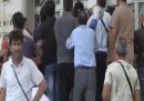 L'irruzione di un gruppo di operai greci al ministero della Difesa