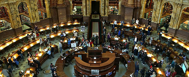 WASHINGTON, DC &#8211; OCTOBER 08: Visitors tour the Main Reading Room of the Library of Congress Thomas Jefferson Building October 8, 2012 in Washington, DC. The Library of Congress opens its Main Reading Room for a special public open house twice a year with librarians available to demonstrate the library&#8217;s resources. (Photo by Alex Wong/Getty Images)
