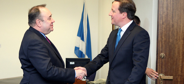 Scottish First Minister Alex Salmond (L) shakes hands with British Prime Minister David Cameron (R) during a meeting in St Andrews House in Edinburgh on February 16, 2012. Prime Minister David Cameron vowed in a speech in the Scottish capital on February 16 to fight to keep the United Kingdom intact as Scotland&#8217;s leaders push for a referendum on independence in 2014. AFP PHOTO / POOL / DAVID CHESKIN (Photo credit should read DAVID CHESKIN/AFP/Getty Images)
