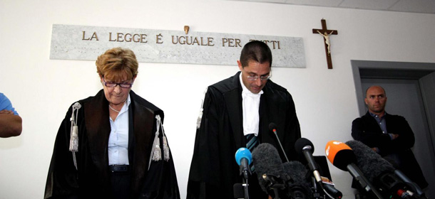 Foto LaPresse/Manuel Romano
22-10-2012 L&#8217;Aquila, Italia
Cronaca
Processo Grandi Rischi, dopo trenta udienze si giunge al giudizio
Nella foto: giudice unico Marco Billi legge la sentenza
Photo LaPresse/Manuel Romano
22-10-2012 L&#8217;Aquila, Italy
news
Major Risks process, after thirty hearings will take you to the judgment
In the photo: Marco Billi single judge reads the judgment
