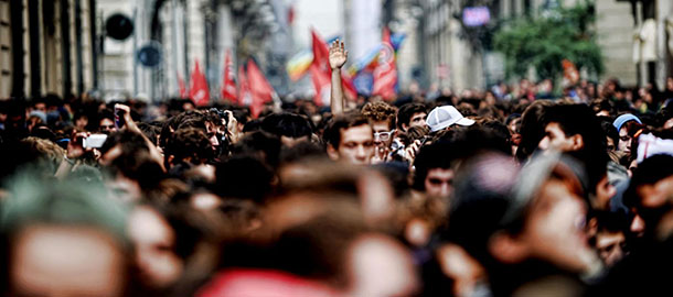 Foto Fabio Ferrari &#8211; LaPresse
12 10 2012 Torino ( Italia )
Mobilitazione studentesca Nazionale a Torino : La nostra scuola non Ã¨ in vendita.
Nella foto:momento della manifestazione
Foto Fabio Ferrari &#8211; LaPresse
12 10 2012 Turin ( Italy )
National student demonstration in Turin: Our school is not for sale.
In the pic:during the demostration
