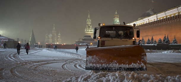 A bulldozer removes snow in Red Square in Moscow, Russia, early Thursday, Nov. 29, 2012. A snowfall hit Moscow on Wednesday with temperatures falling to about 0 Centigrade 32 degrees Fahrenheit. (AP Photo/Alexander Zemlianichenko)
