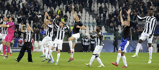 TURIN, ITALY &#8211; NOVEMBER 20: Juventus FC players celebrate victory at the end of the UEFA Champions League Group E match between Juventus and Chelsea FC at Juventus Arena on November 20, 2012 in Turin, Italy. (Photo by Claudio Villa/Getty Images)
