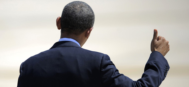 President Barack Obama gives the thumbs up as he heads to the limo after arriving at Buckley Air Force Base in Aurora, Colo, Wednesday, Aug, 8, 2012. (AP Photo/Jack Dempsey)
