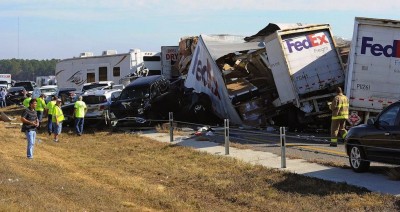 Texas, gigantesco incidente stradale