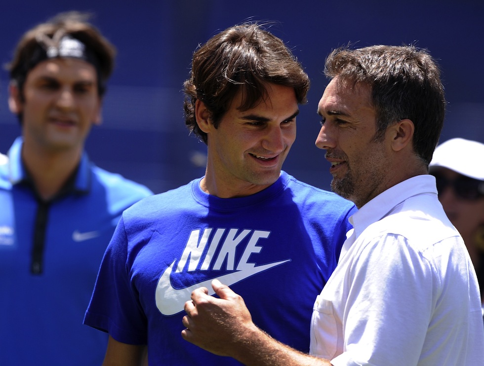 Roger Federer e Gabriel Batistuta. (ALEJANDRO PAGNI/AFP/Getty Images)
