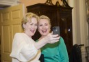 L'autoscatto di Meryl Streep e Hillary Clinton
