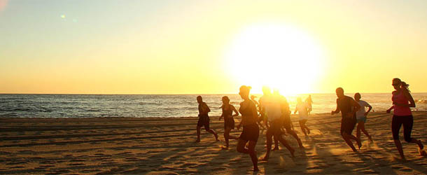 SYDNEY, AUSTRALIA - JANUARY 08: Exercise groups train at sunrise to beat the heat in Bronte Beach as temperatures are expected to reach record highs today on January 8, 2013 in Sydney, Australia. (Photo by Marianna Massey/Getty Images)