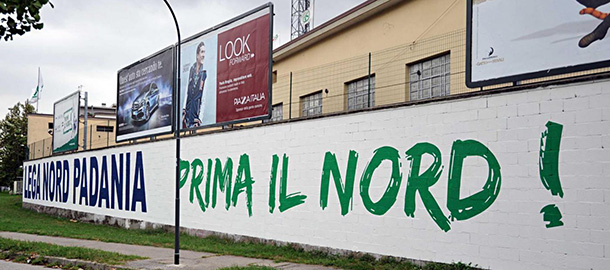 Lapresse
Milano 12/09/2012
Le nuove scritte prima il nord volute da Maroni sulla sede della Lega Nord in Via Bellerio a Milano