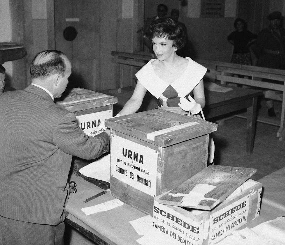 Gina Lollobrigida al seggio