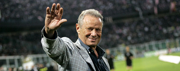 Palermo's president Maurizio Zamparini waves during their second leg semifinal Coppa Italia football match against AC Milan at Barbera Stadium on May 10, 2011.
AFP PHOTO / Marcello PATERNOSTRO (Photo credit should read MARCELLO PATERNOSTRO/AFP/Getty Images)