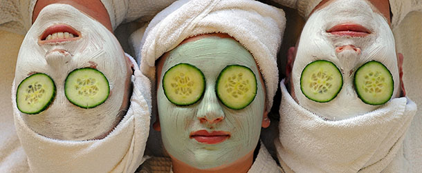 Women undergo facial beauty treatments at the spa on Daydream Island in the Whitsundays archipelago off Queensland on July 12, 2010. Australians are escaping the unusually cold and wet winter in the south of the country to holiday on tropical islands off the eastern seaboard. AFP PHOTO / Torsten BLACKWOOD (Photo credit should read TORSTEN BLACKWOOD/AFP/Getty Images)